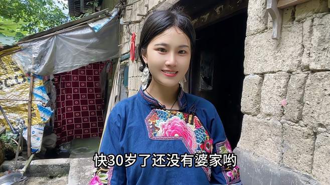 28岁的单亲妈妈，人美歌甜，农村人。