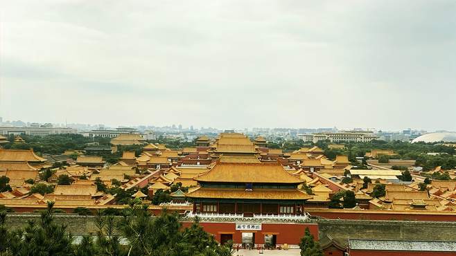 实拍北京景山公园，山顶可以俯瞰故宫全景，崇祯自缢处为何立碑？