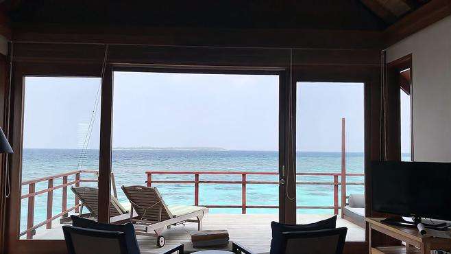 马尔代夫水上屋，推开窗就是海 #无敌海景  #马尔代夫