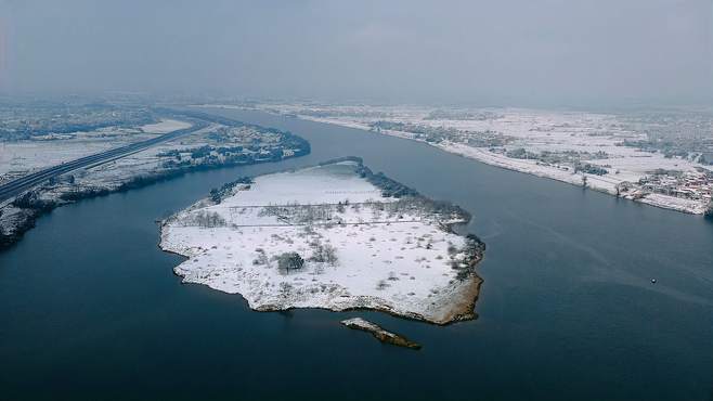 梦中之洲——航拍白雪覆盖下的鹰潭信江中的岛屿夹江洲