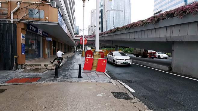 实拍广州越秀中华广场附近独栋私房两层半三房两卫带天台花园205万