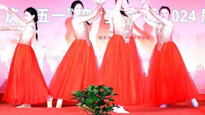 舞蹈《灯火里的中国》 表演者：22幼师   林羽欣 等