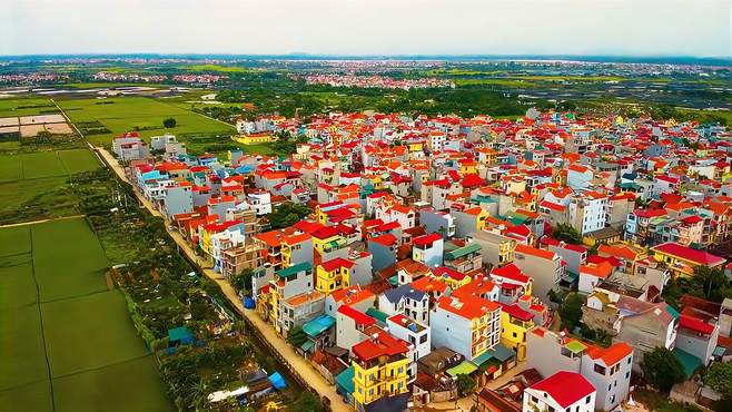 航拍越南一座发达城市，犹如中国三线城市，号称河内市