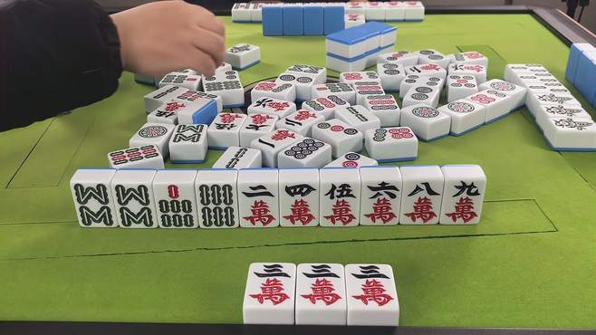 四川麻将：起手虽然让人黯然失色，操作拉满一样逆风翻盘