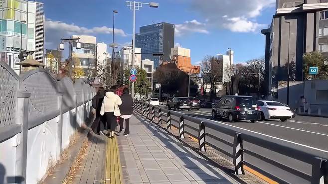 城市旅行精彩，欣赏独特建筑，享受多彩风光