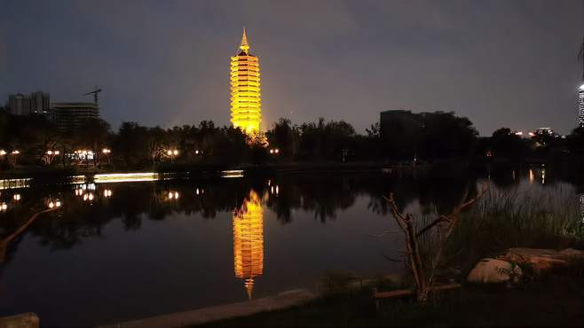 北京通州看夜景好去处 燃灯塔亮灯了 非常壮观 又成为通州一亮点