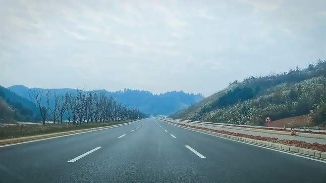 开车在贵州大山公路，一路都是美景