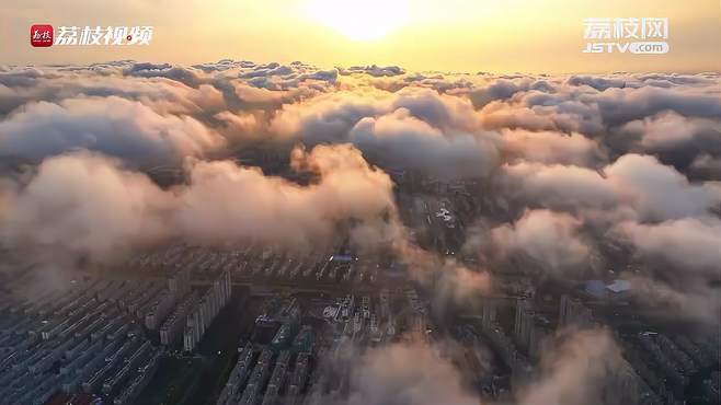 太震撼了！启东城市上空云霞翻涌宛如大片