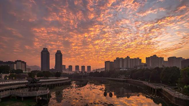 狂风暴雨后的县城，如诗如画的美景令人心醉神迷