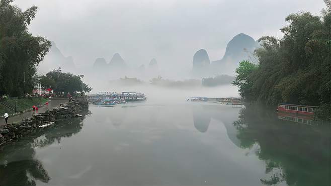 漓江雨雾的美景更是令人陶醉。让我们一起来欣赏这美丽的风景