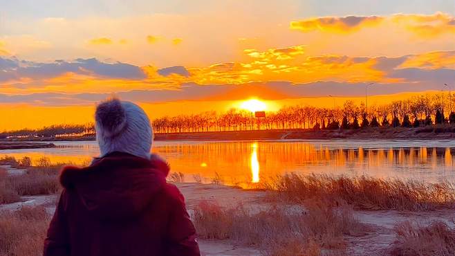 落日余晖映晚霞，一抹夕阳美如画！