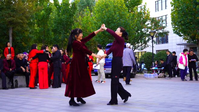 交谊舞《风中花雨楼》伦巴版，歌醉舞美人更美