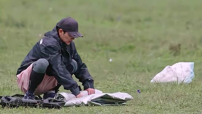 小时候玩的俄罗斯方块，在收拾行李就体现到了，何猷君玩到极限