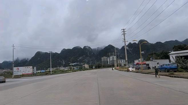 不管晴天还是下雨，沿途风景依然优美