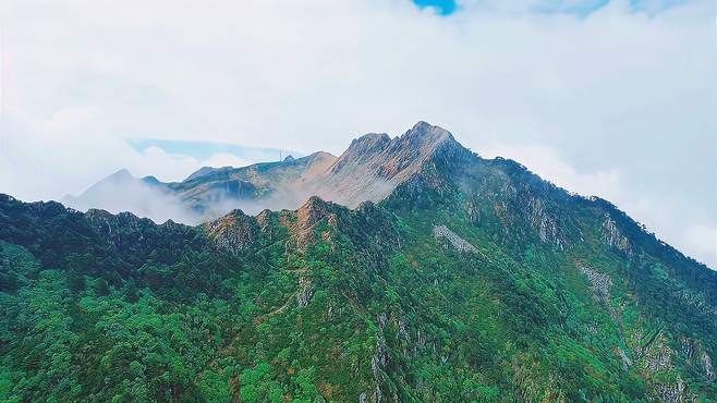 大理苍山世界地质公园，一条玉带云游路带你穿梭丛山峻岭